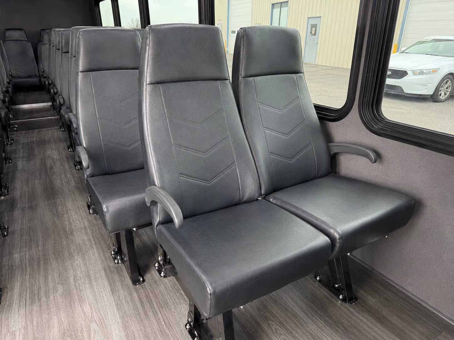thousand oaks discreet military and government shuttles for your group